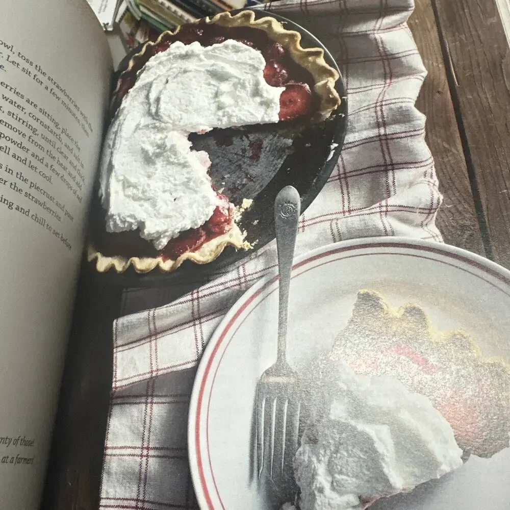 Miss Kay's Duck Commander Kitchen: Faith, Family, and Food--Bringing Our Home...
